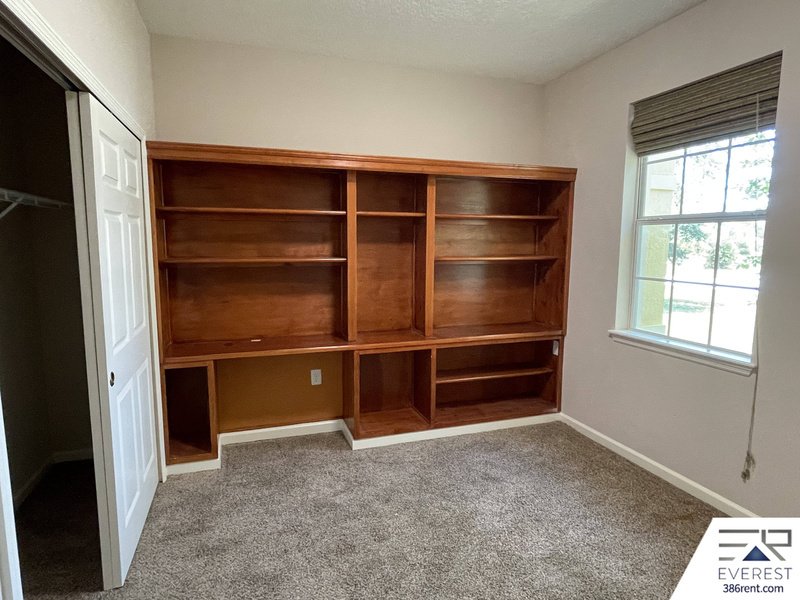FUNCTIONAL 3/2/2 IN POPULAR LEHIGH WOODS property image