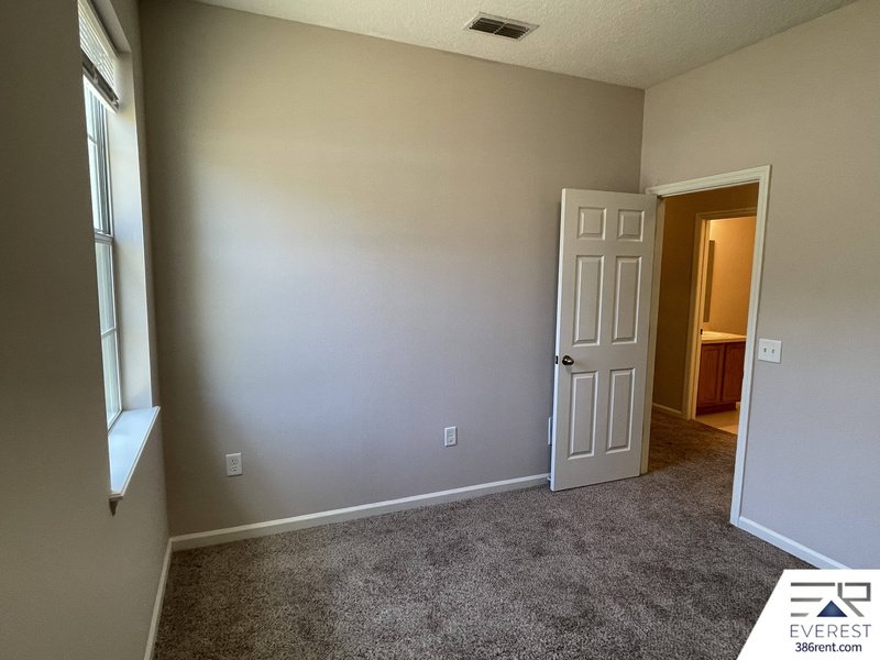 FUNCTIONAL 3/2/2 IN POPULAR LEHIGH WOODS property image