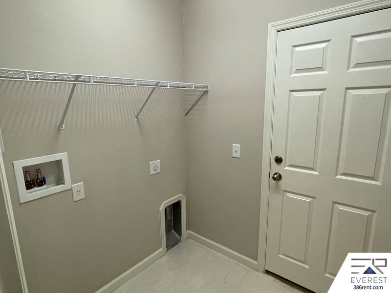 FUNCTIONAL 3/2/2 IN POPULAR LEHIGH WOODS property image