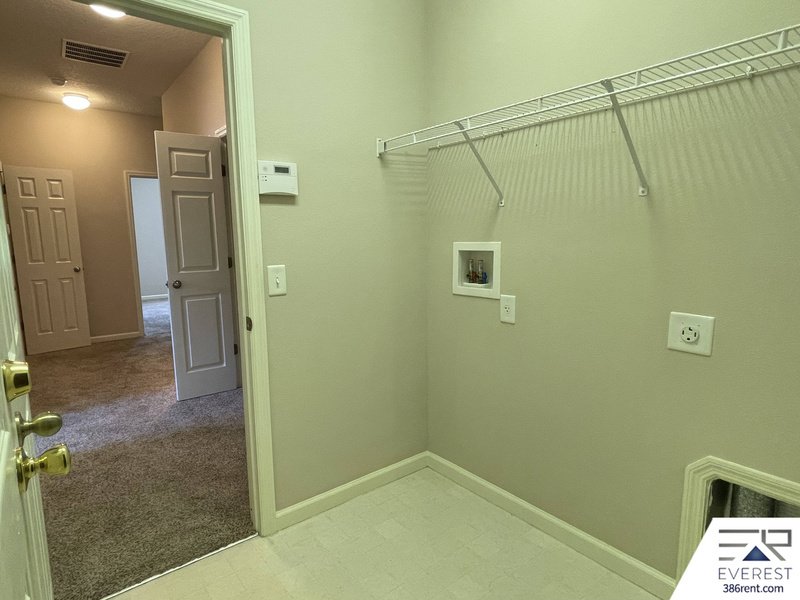 FUNCTIONAL 3/2/2 IN POPULAR LEHIGH WOODS property image