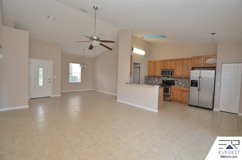 FUNCTIONAL 3/2/2 IN DESIRABLE QUAIL HOLLOW property image
