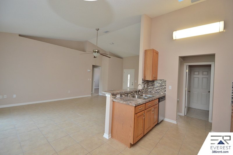 FUNCTIONAL 3/2/2 IN DESIRABLE QUAIL HOLLOW property image