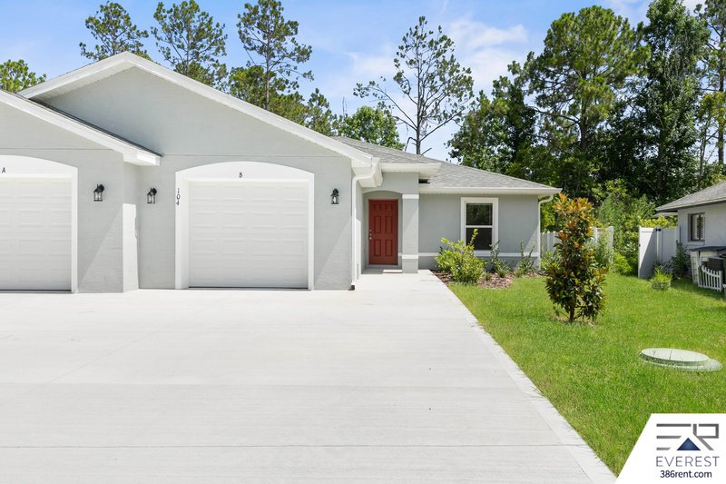LIKE NEW 3/2/1 TOWNHOUSE IN BEAUTIFUL SEMINOLE WOODS property image
