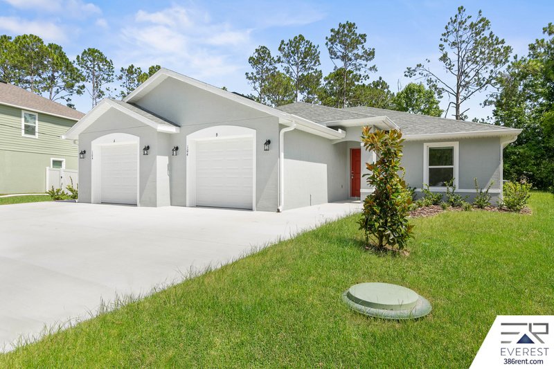 LIKE NEW 3/2/1 TOWNHOUSE IN BEAUTIFUL SEMINOLE WOODS property image