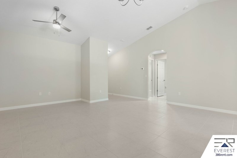 LIKE NEW 3/2/1 TOWNHOUSE IN BEAUTIFUL SEMINOLE WOODS property image