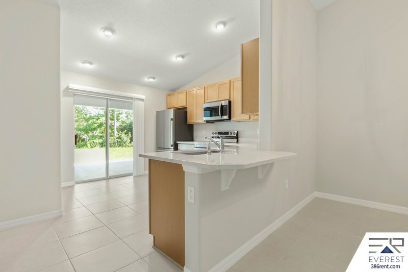 LIKE NEW 3/2/1 TOWNHOUSE IN BEAUTIFUL SEMINOLE WOODS property image