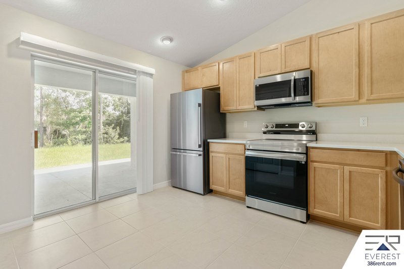 LIKE NEW 3/2/1 TOWNHOUSE IN BEAUTIFUL SEMINOLE WOODS property image