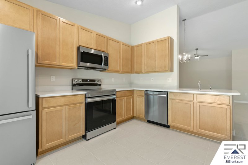LIKE NEW 3/2/1 TOWNHOUSE IN BEAUTIFUL SEMINOLE WOODS property image