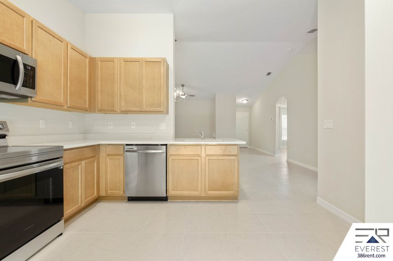 LIKE NEW 3/2/1 TOWNHOUSE IN BEAUTIFUL SEMINOLE WOODS property image