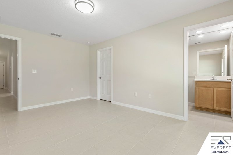 LIKE NEW 3/2/1 TOWNHOUSE IN BEAUTIFUL SEMINOLE WOODS property image