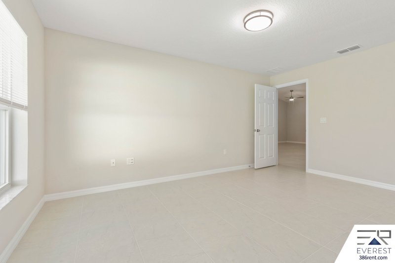 LIKE NEW 3/2/1 TOWNHOUSE IN BEAUTIFUL SEMINOLE WOODS property image