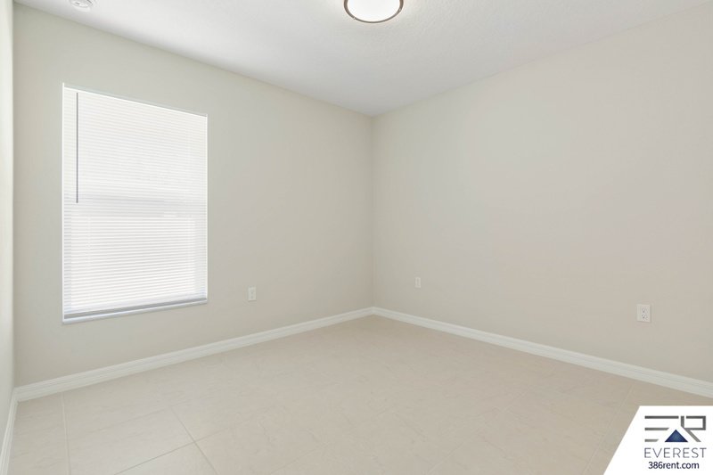 LIKE NEW 3/2/1 TOWNHOUSE IN BEAUTIFUL SEMINOLE WOODS property image