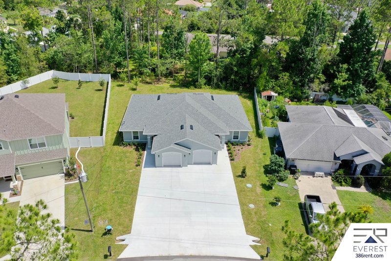 LIKE NEW 3/2/1 TOWNHOUSE IN BEAUTIFUL SEMINOLE WOODS property image