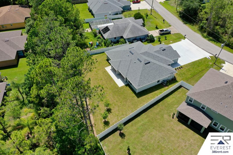 LIKE NEW 3/2/1 TOWNHOUSE IN BEAUTIFUL SEMINOLE WOODS property image