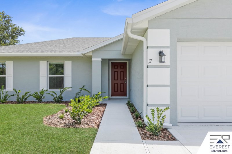 LIKE NEW 3/2/2 IN DESIRABLE SEMINOLE WOODS property image