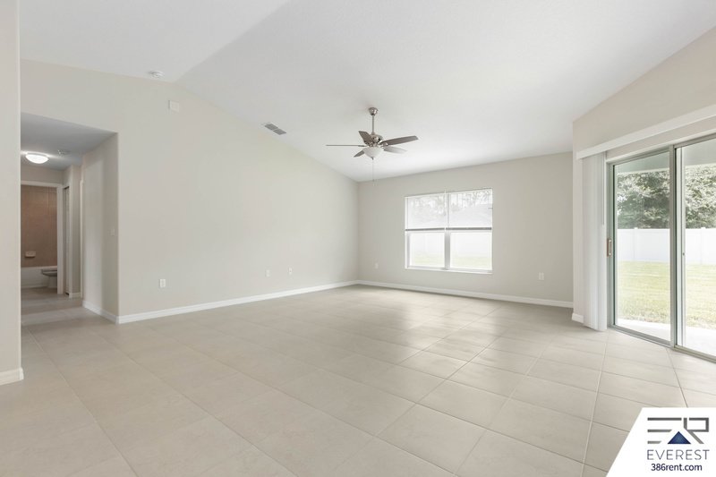 LIKE NEW 3/2/2 IN DESIRABLE SEMINOLE WOODS property image