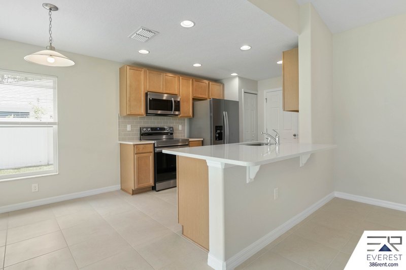 LIKE NEW 3/2/2 IN DESIRABLE SEMINOLE WOODS property image