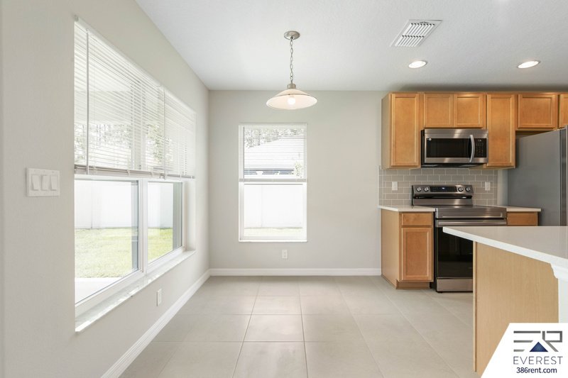 LIKE NEW 3/2/2 IN DESIRABLE SEMINOLE WOODS property image