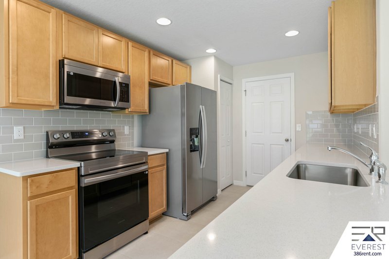 LIKE NEW 3/2/2 IN DESIRABLE SEMINOLE WOODS property image