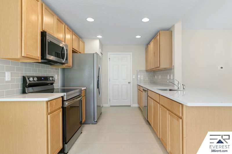 LIKE NEW 3/2/2 IN DESIRABLE SEMINOLE WOODS property image