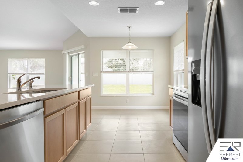 LIKE NEW 3/2/2 IN DESIRABLE SEMINOLE WOODS property image