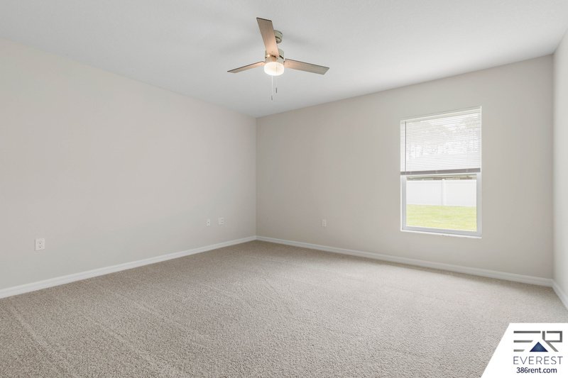 LIKE NEW 3/2/2 IN DESIRABLE SEMINOLE WOODS property image