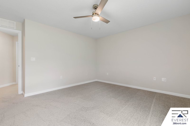 LIKE NEW 3/2/2 IN DESIRABLE SEMINOLE WOODS property image