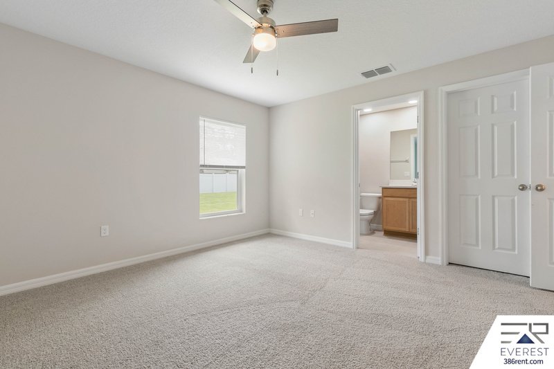 LIKE NEW 3/2/2 IN DESIRABLE SEMINOLE WOODS property image