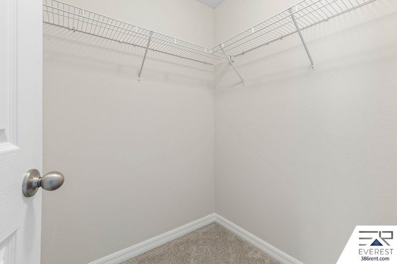 LIKE NEW 3/2/2 IN DESIRABLE SEMINOLE WOODS property image