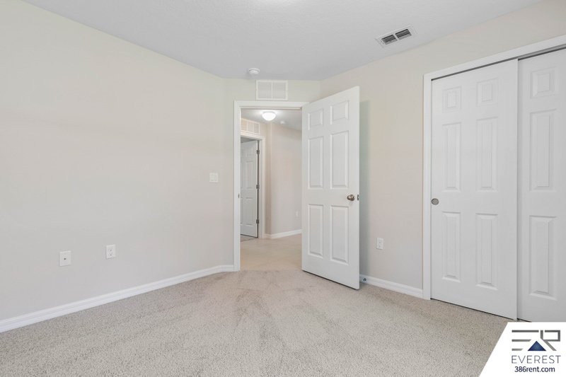 LIKE NEW 3/2/2 IN DESIRABLE SEMINOLE WOODS property image
