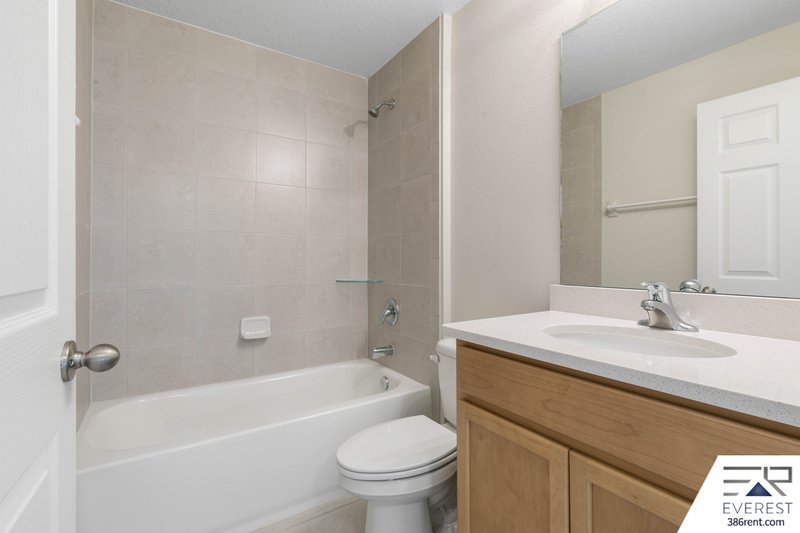 LIKE NEW 3/2/2 IN DESIRABLE SEMINOLE WOODS property image
