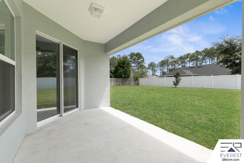 LIKE NEW 3/2/2 IN DESIRABLE SEMINOLE WOODS property image