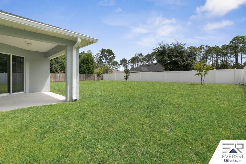 LIKE NEW 3/2/2 IN DESIRABLE SEMINOLE WOODS property image