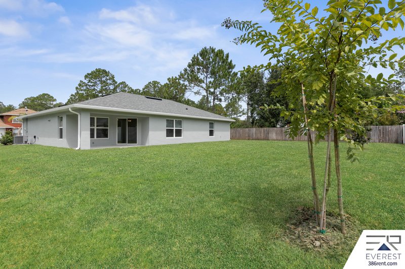 LIKE NEW 3/2/2 IN DESIRABLE SEMINOLE WOODS property image