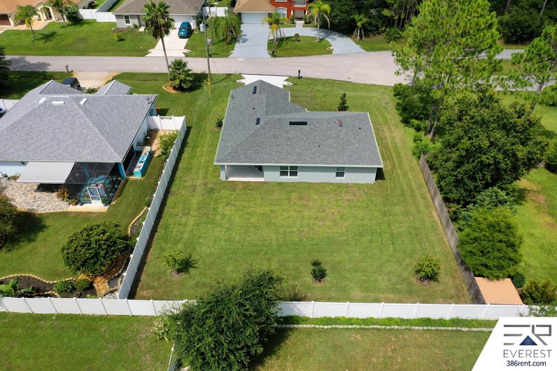 LIKE NEW 3/2/2 IN DESIRABLE SEMINOLE WOODS property image