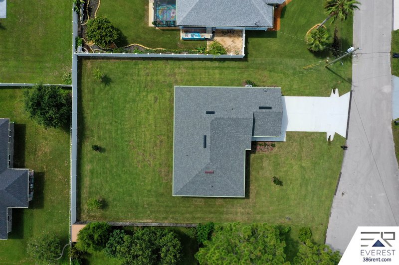LIKE NEW 3/2/2 IN DESIRABLE SEMINOLE WOODS property image