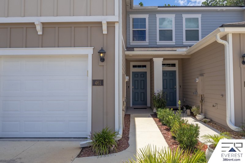LIKE NEW 3/2.5/1 TOWNHOUSE IN DESIRABLE PALM COAST property image