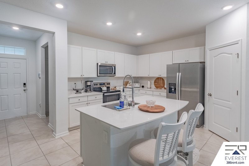 LIKE NEW 3/2.5/1 TOWNHOUSE IN DESIRABLE PALM COAST property image