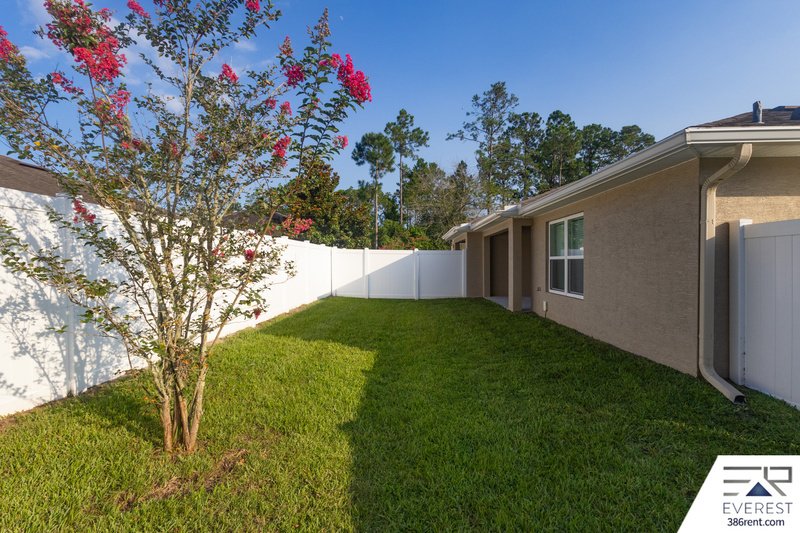 LIKE NEW 3/2/1 TOWNHOUSE IN BEAUTIFUL SEMINOLE WOODS property image