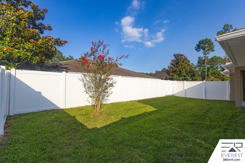 LIKE NEW 3/2/1 TOWNHOUSE IN BEAUTIFUL SEMINOLE WOODS property image