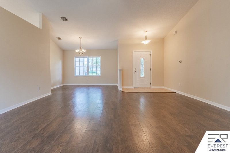 SPACIOUS 4/3/2 IN POPULAR LEHIGH WOODS property image