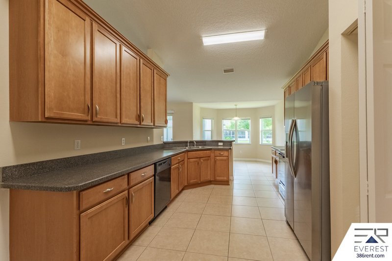 SPACIOUS 4/3/2 IN POPULAR LEHIGH WOODS property image