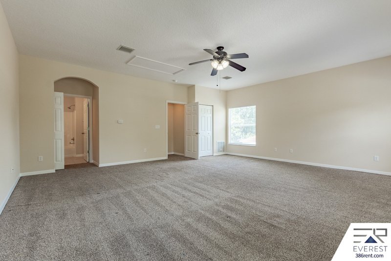 SPACIOUS 4/3/2 IN POPULAR LEHIGH WOODS property image