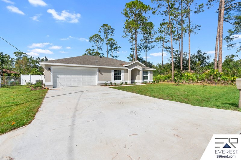 FULLY FENCED, LIKE NEW 4/2/2 IN BEAUTIFUL SEMINOLE WOODS property image