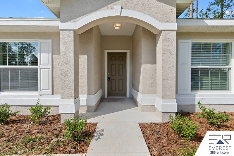 FULLY FENCED, LIKE NEW 4/2/2 IN BEAUTIFUL SEMINOLE WOODS property image