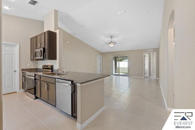FULLY FENCED, LIKE NEW 4/2/2 IN BEAUTIFUL SEMINOLE WOODS property image