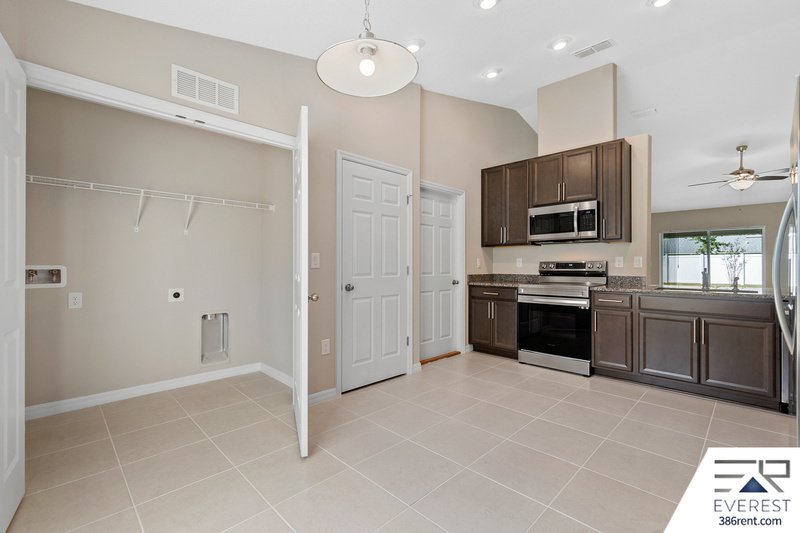 FULLY FENCED, LIKE NEW 4/2/2 IN BEAUTIFUL SEMINOLE WOODS property image