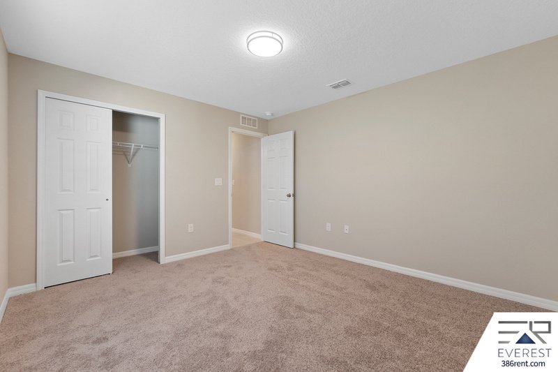 FULLY FENCED, LIKE NEW 4/2/2 IN BEAUTIFUL SEMINOLE WOODS property image