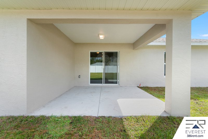 FULLY FENCED, LIKE NEW 4/2/2 IN BEAUTIFUL SEMINOLE WOODS property image