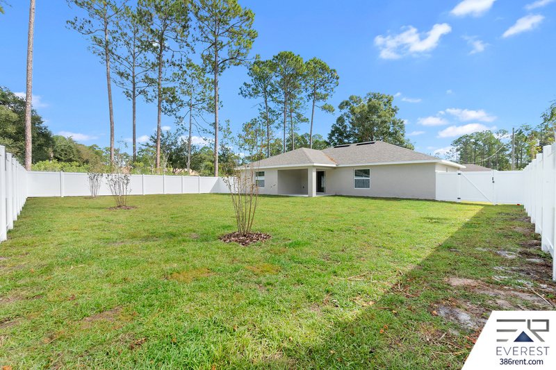 FULLY FENCED, LIKE NEW 4/2/2 IN BEAUTIFUL SEMINOLE WOODS property image